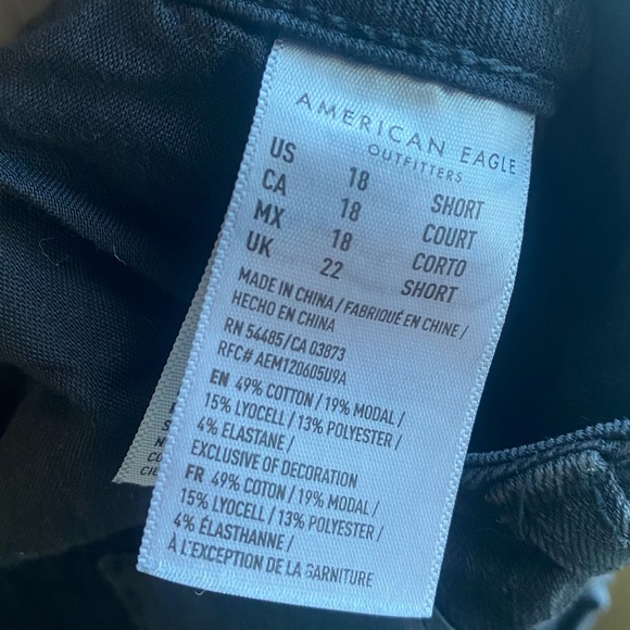 American Eagle. Women’s Skinny Jeans. Size 18. Black Color Distressed - Picture 13 of 13